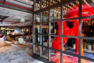 ホテル Radisson Red Madrid