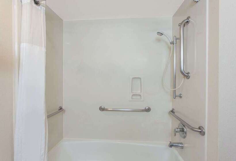هتل Ramada By Wyndham Fresno Northwest