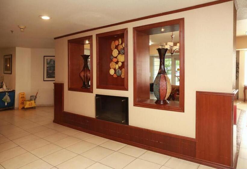 هتل Ramada By Wyndham Fresno Northwest