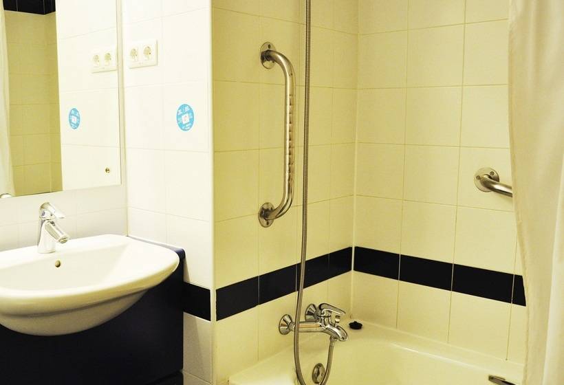 Fotos del hotel Travelodge Barcelona Fira:  11