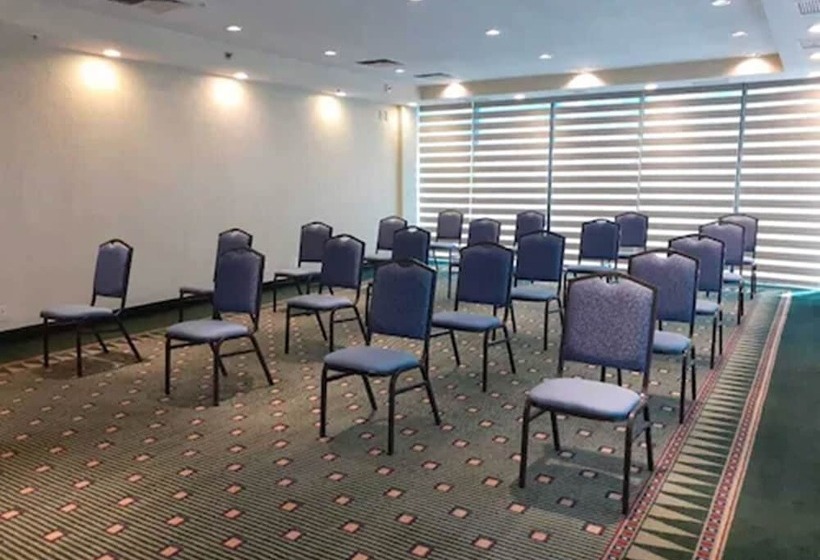 هتل Courtyard Toluca Airport