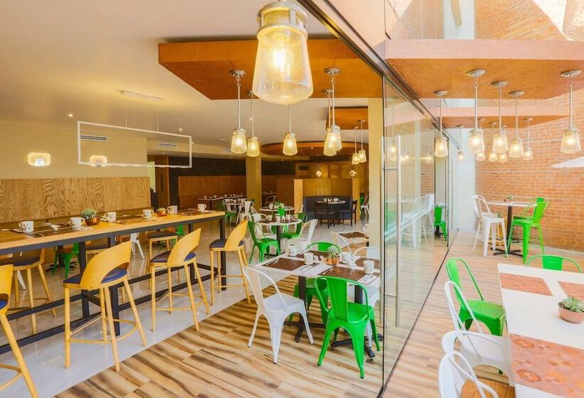 هتل Courtyard Toluca Airport