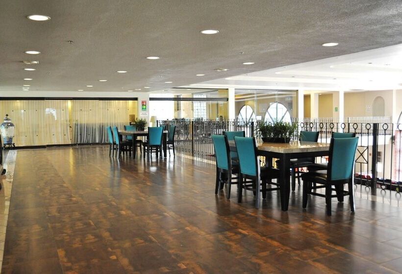 هتل Courtyard Toluca Airport