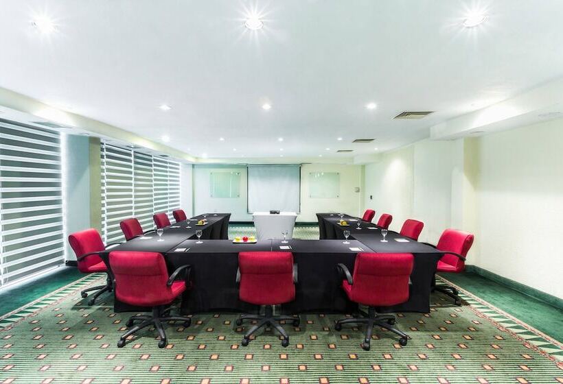 هتل Courtyard Toluca Airport