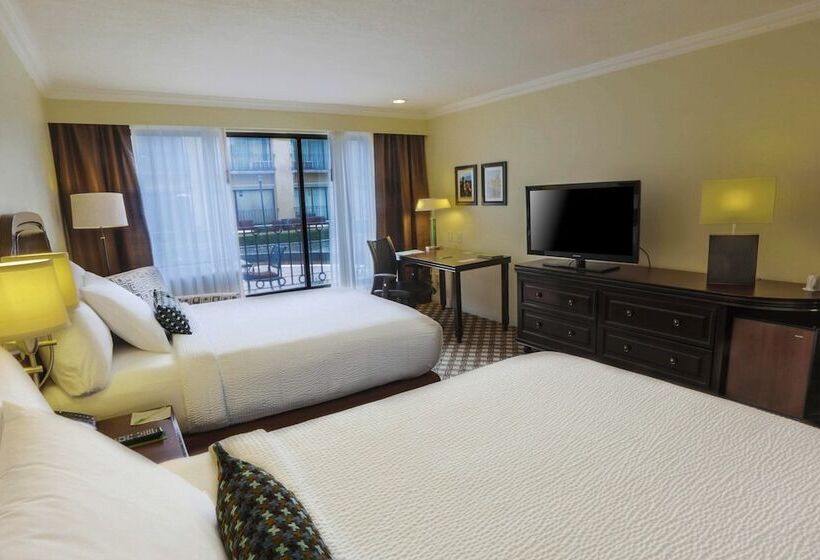هتل Courtyard Toluca Airport