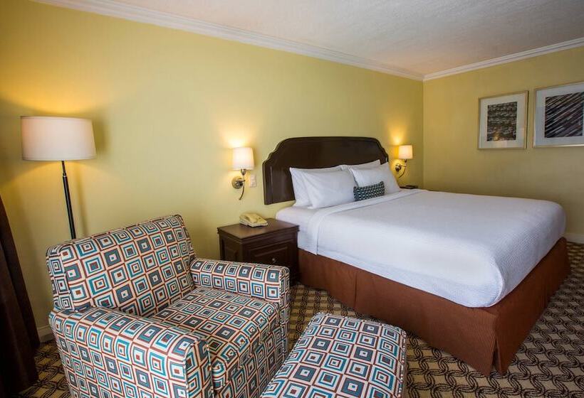 هتل Courtyard Toluca Airport