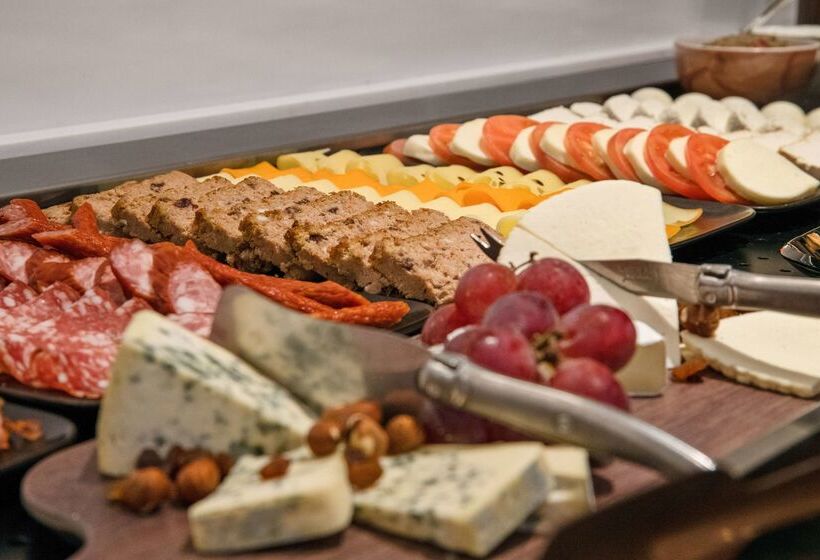 هتل Golden Tulip Warszawa Centrum