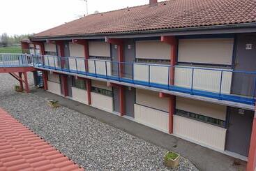 هتل Kyriad Toulouse Sud  Roques