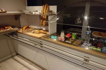 هتل Kyriad Toulouse Sud  Roques