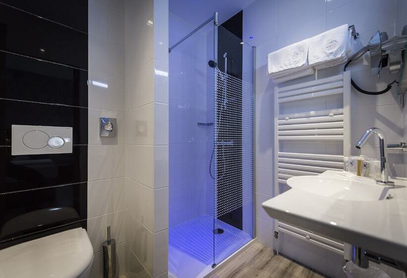 هتل The Originals City, Hôtel La Saulaie, Saumur Ouest