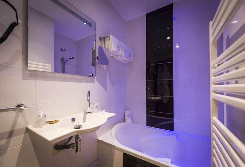 هتل The Originals City, Hôtel La Saulaie, Saumur Ouest