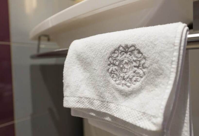 هتل The Originals City, Hôtel La Saulaie, Saumur Ouest