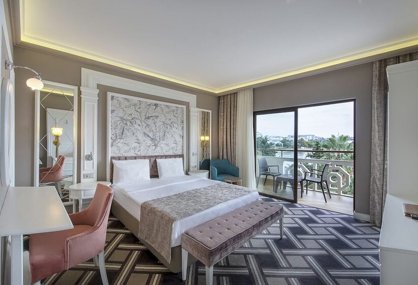 هتل Utopia Resort & Residence