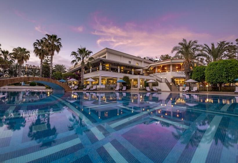 هتل Utopia Resort & Residence