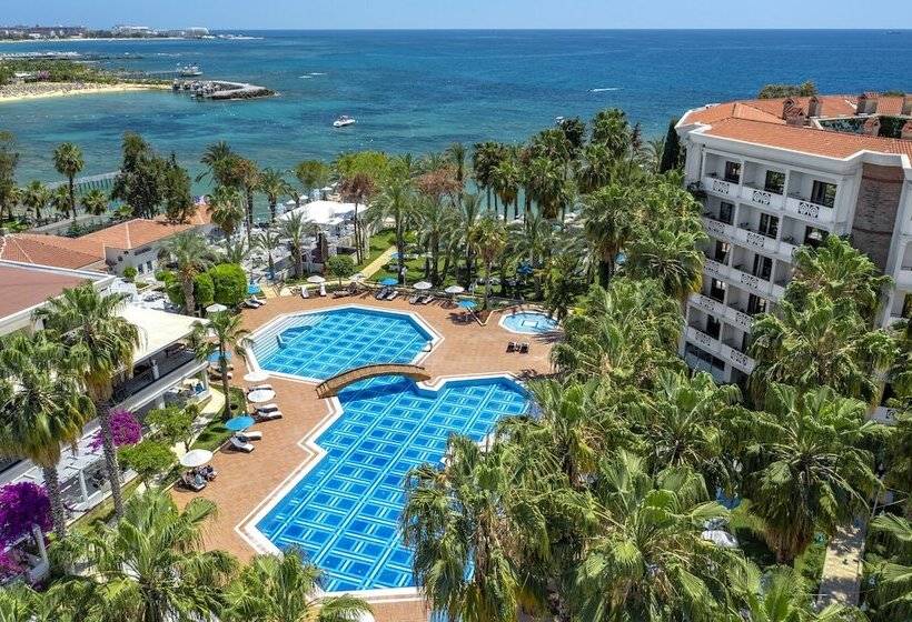 هتل Utopia Resort & Residence
