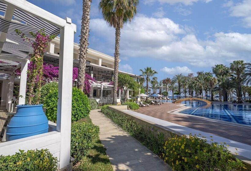 هتل Utopia Resort & Residence