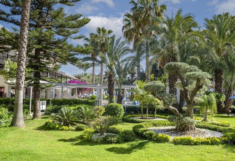 هتل Utopia Resort & Residence