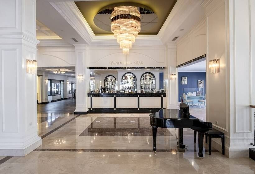 هتل Utopia Resort & Residence