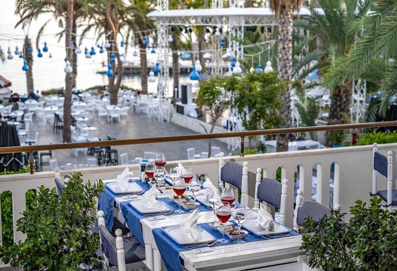 هتل Utopia Resort & Residence