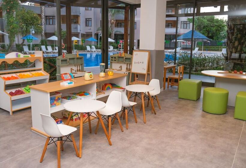 هتل Utopia Resort & Residence