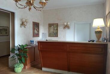 هتل Villa Aricia