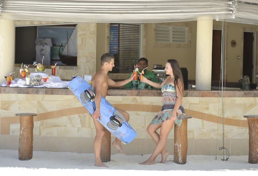 استراحتگاه Villa Nautica at Paradise Island