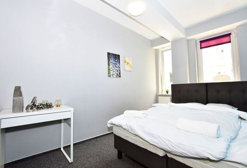 Dukes Hostel   Pokoje Prywatne, Rynek