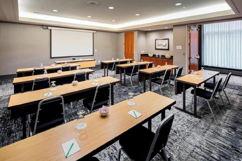 هتل Courtyard By Marriott Boston Brookline