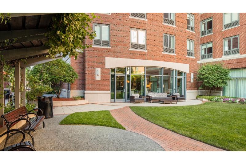 هتل Courtyard By Marriott Boston Brookline