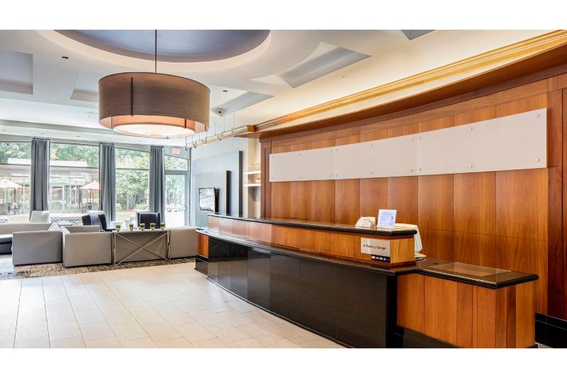هتل Courtyard By Marriott Boston Brookline