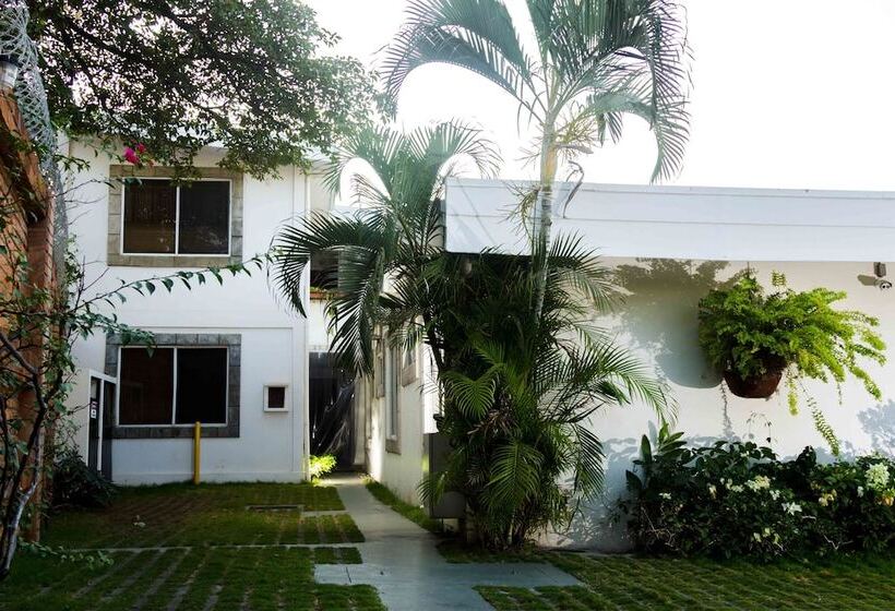 Fotos del hotel El Almendro:  3