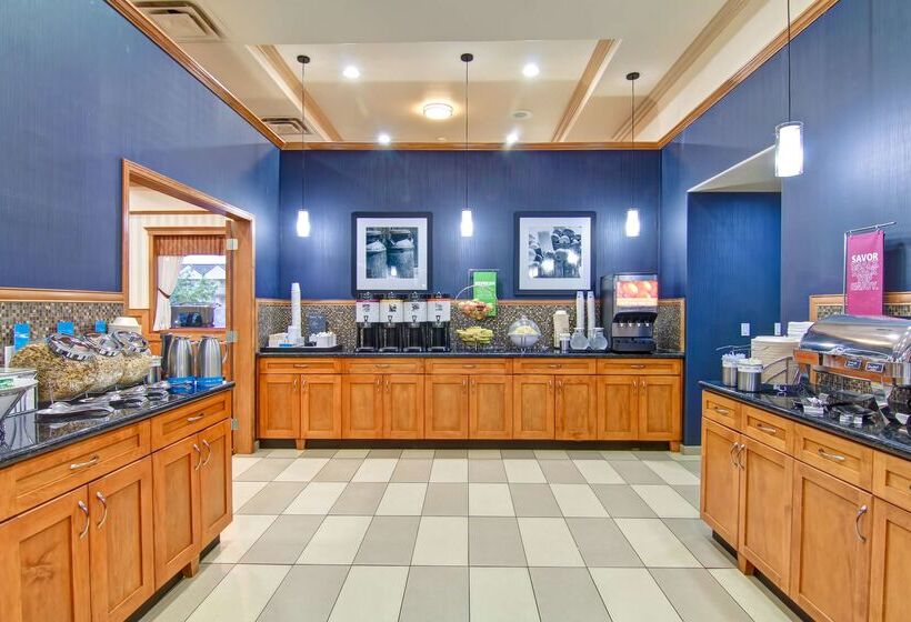 هتل Hampton Inn By Hilton Kamloops