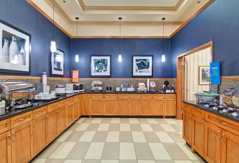 هتل Hampton Inn By Hilton Kamloops
