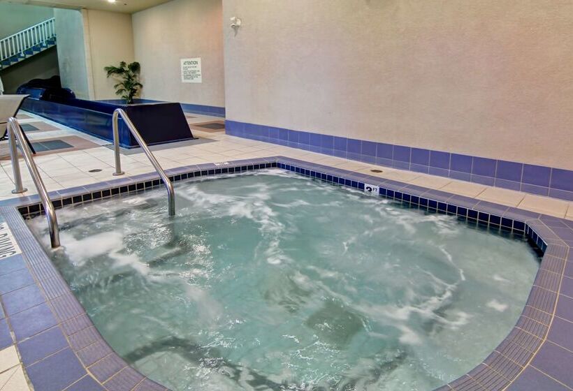 هتل Hampton Inn By Hilton Kamloops