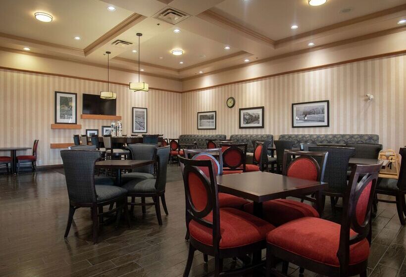 هتل Hampton Inn By Hilton Kamloops