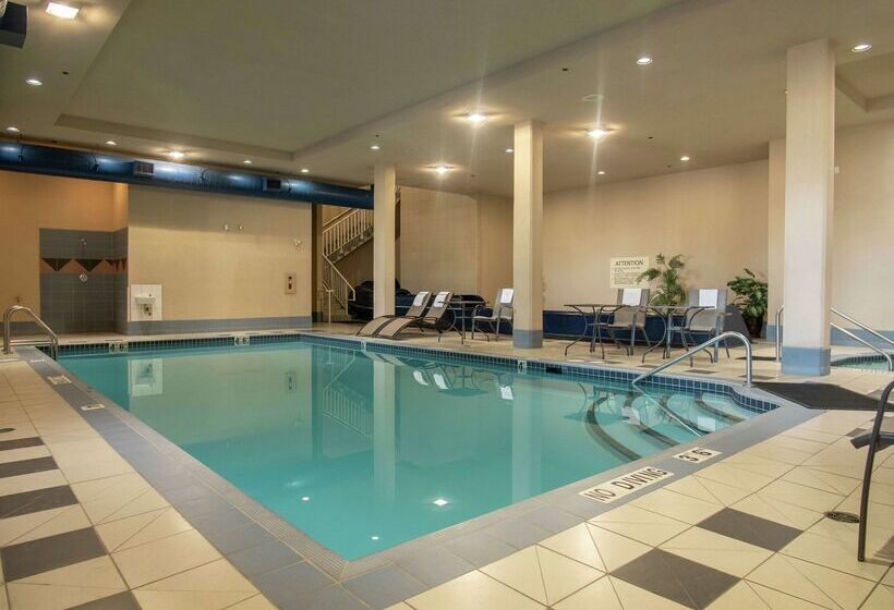 هتل Hampton Inn By Hilton Kamloops