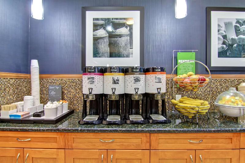 هتل Hampton Inn By Hilton Kamloops