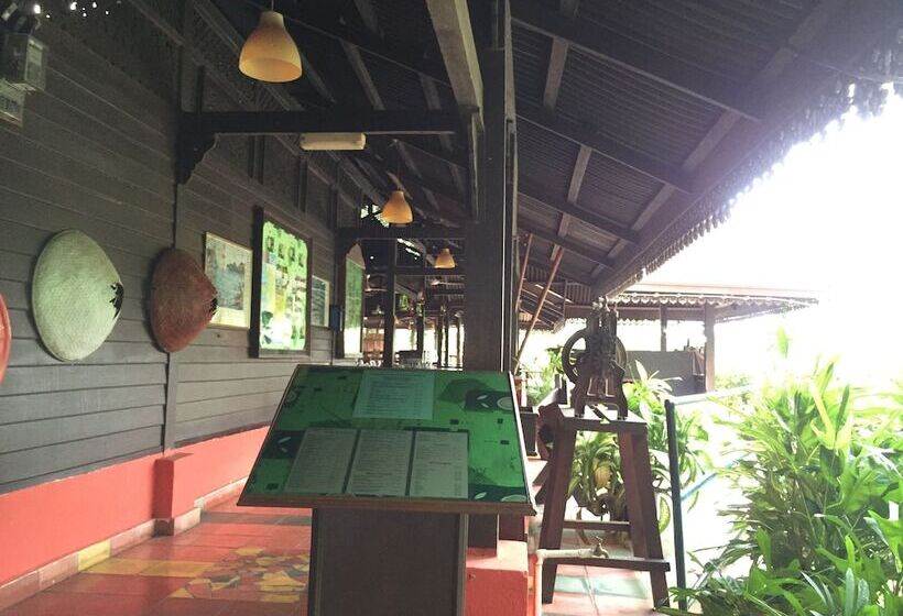 هتل Kampung Tok Senik Resort