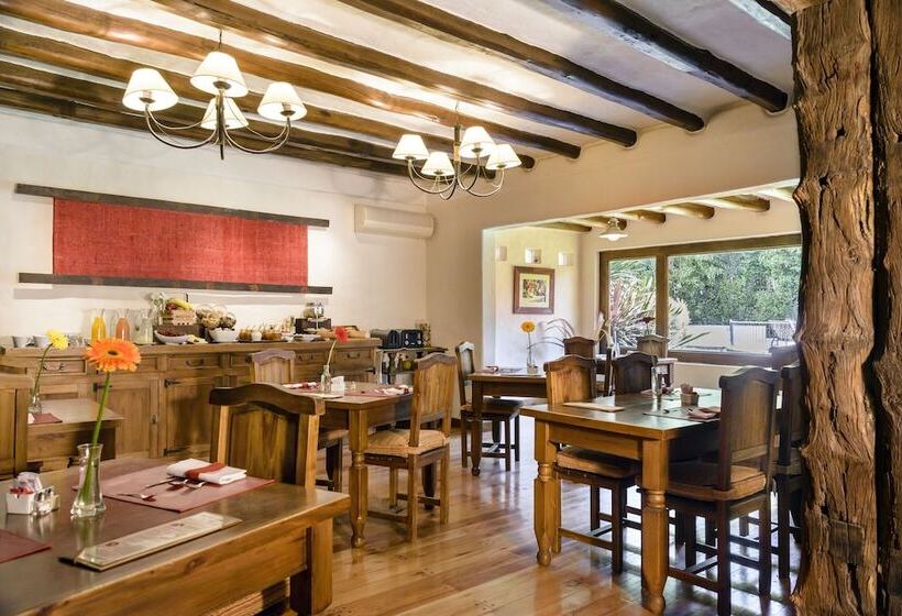 هتل Lares De Chacras