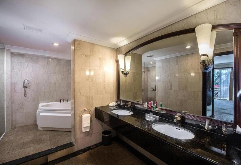 هتل Miri Marriott Resort & Spa