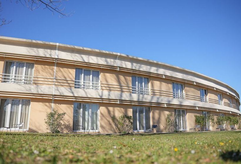 בית מלון כפרי Mount Venturi   Aix En Provence Sainte Victoire   Bar & Restaurant & Padel