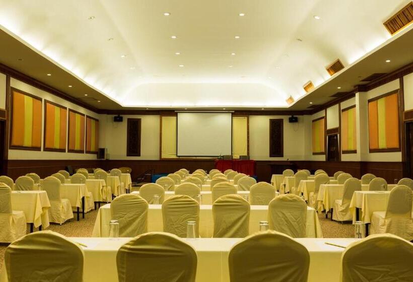 هتل Pattawia Resort & Spa, Pranburi