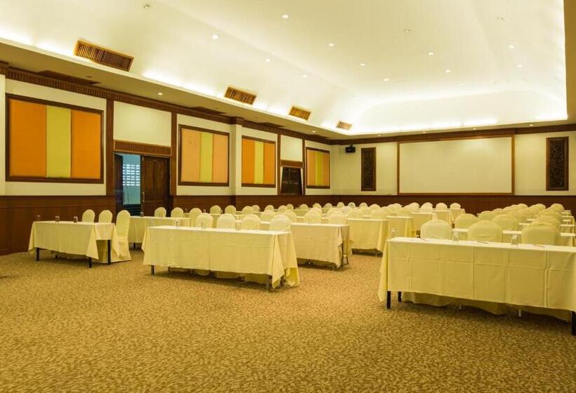 هتل Pattawia Resort & Spa, Pranburi