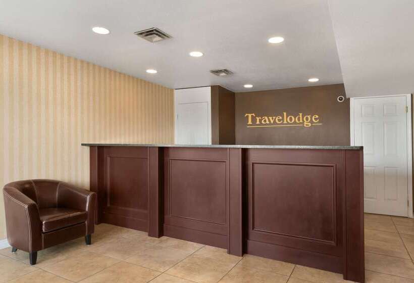 هتل Travelodge By Wyndham Kamloops Mountview