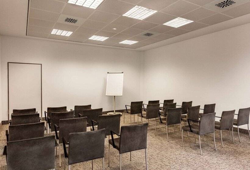 هتل Vienna House Easy By Wyndham Stuttgart