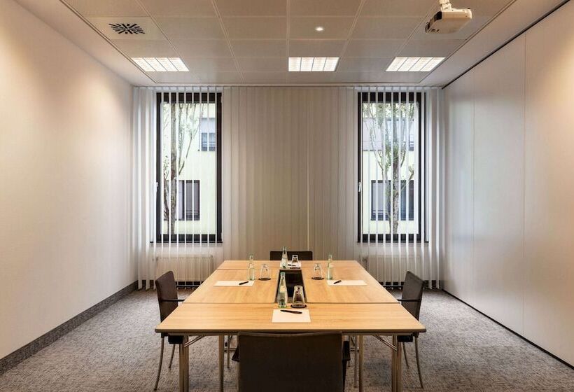 هتل Vienna House Easy By Wyndham Stuttgart