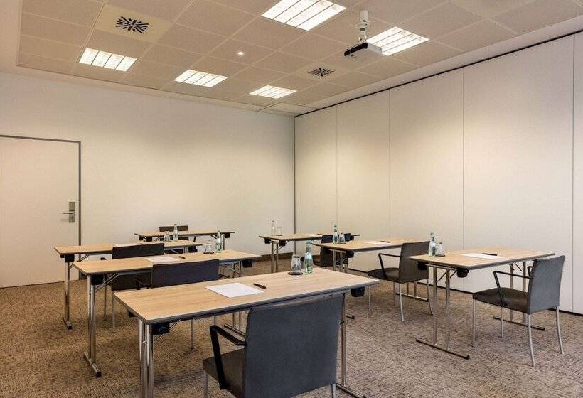 هتل Vienna House Easy By Wyndham Stuttgart