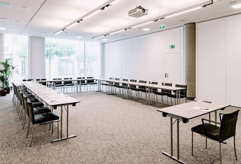هتل Vienna House Easy By Wyndham Stuttgart