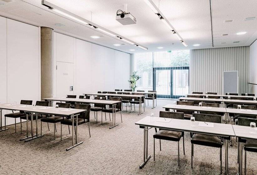 هتل Vienna House Easy By Wyndham Stuttgart