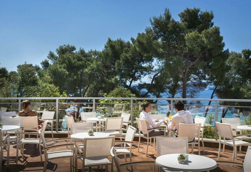 هتل Aminess Grand Azur